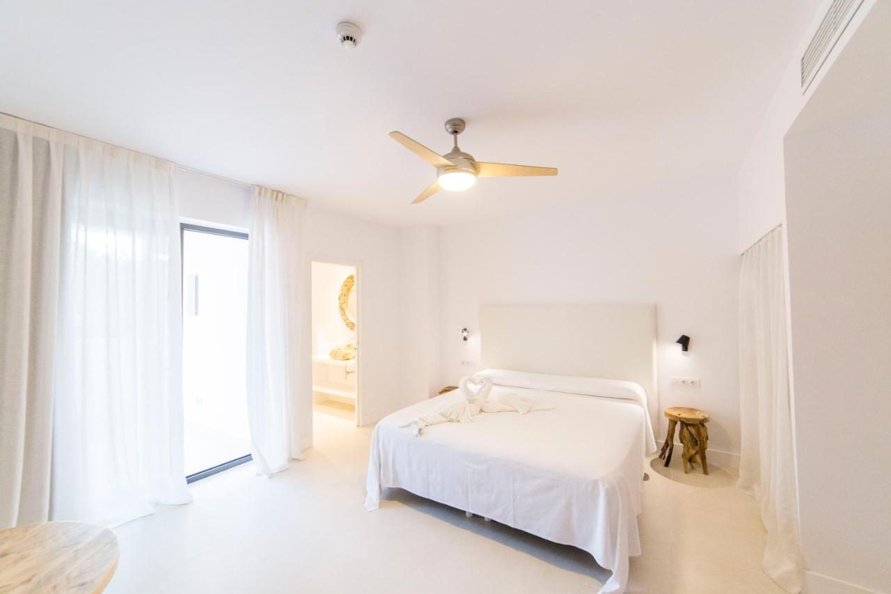 Sa Cala Suites Es Calo  Exterior photo